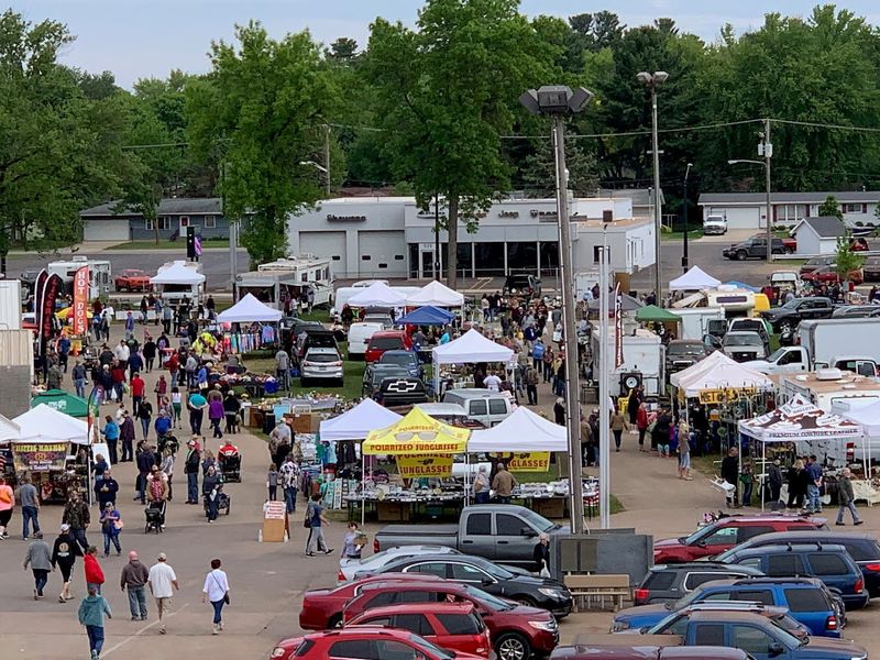 Hundreds Of Vendors Spread Across A Spacious Outdoor Setup