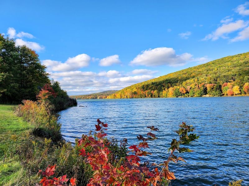 Two Beautiful Lakes That Make Every Visit Feel Like A Retreat