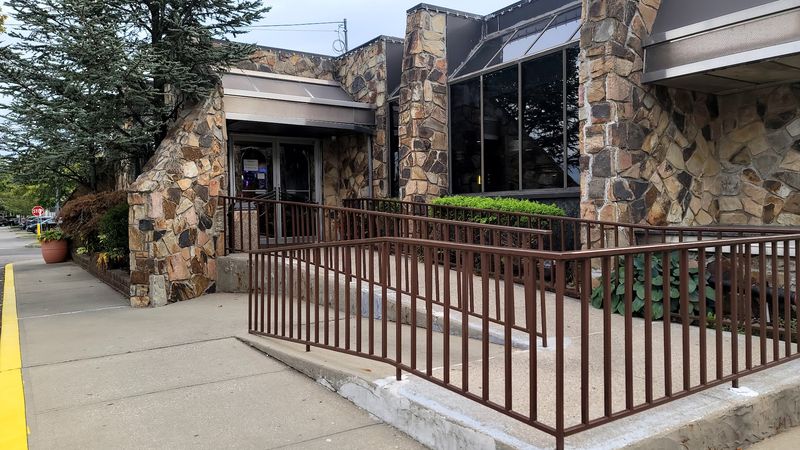 Candlelight Diner: The Long Island Landmark You Need To Know About