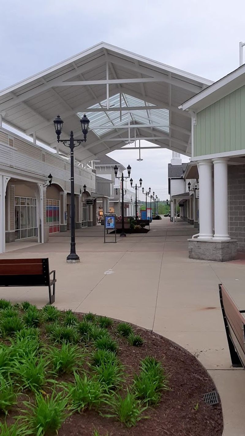 A Walkable Layout With Wide Outdoor Shopping Streets