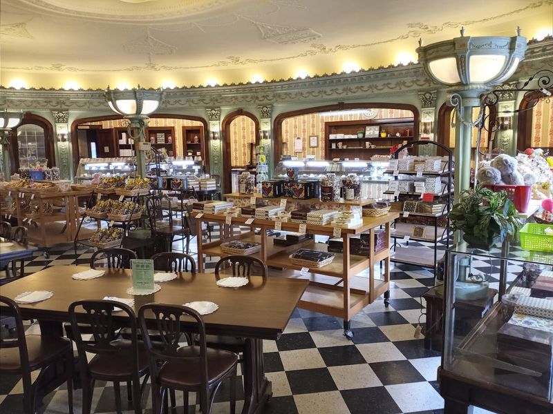 The Story Behind Parkside Candy And Its Enduring Legacy