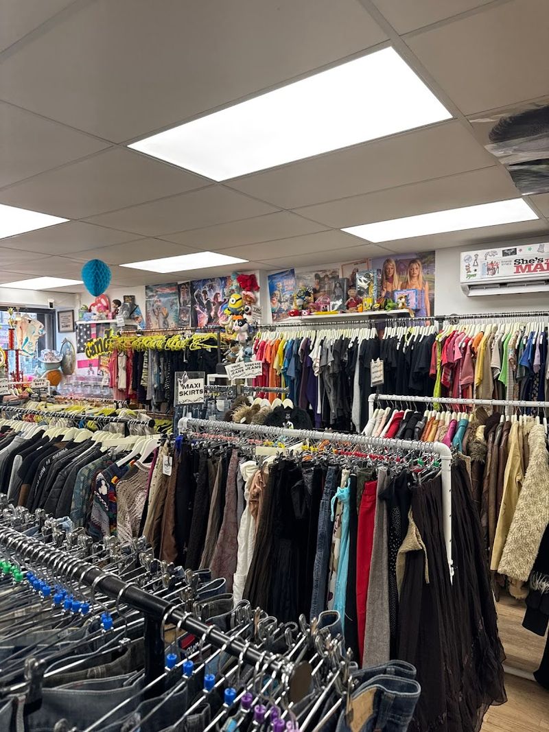 The Y2K And Vintage Selection That Makes Fashion Lovers Genuinely Emotional