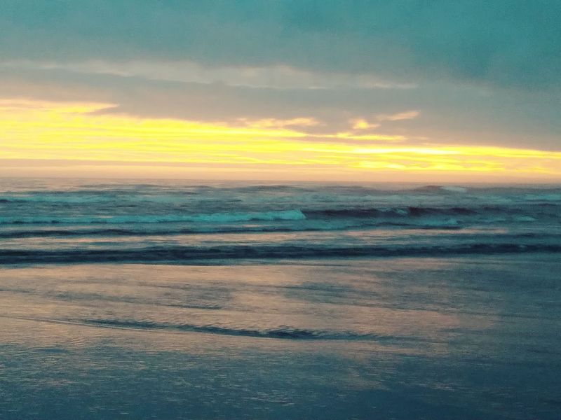 Peaceful Sunsets Over The Pacific Ocean