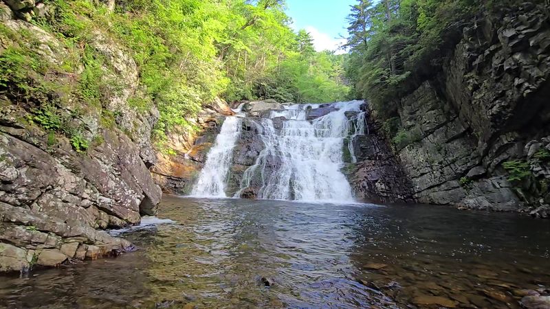 Laurel Falls, Hampton