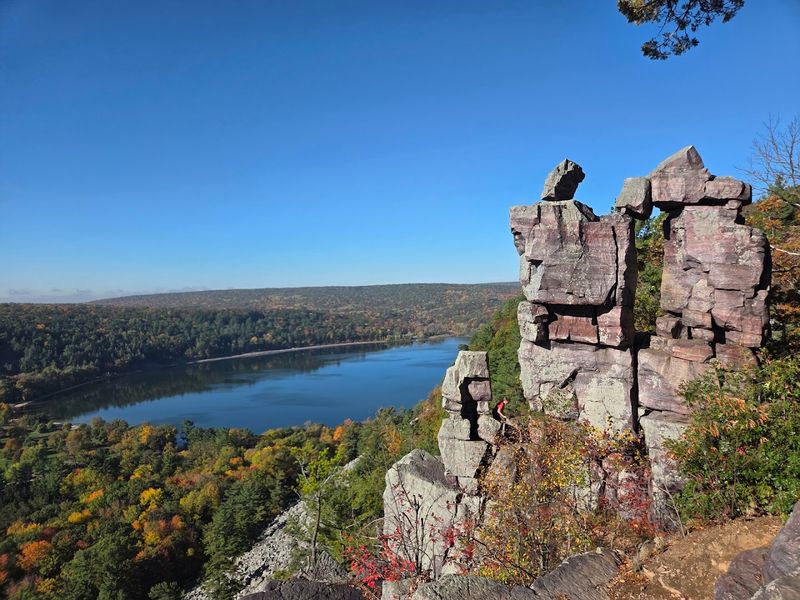 East Bluff Trail To Devil's Doorway (Devil's Lake State Park)