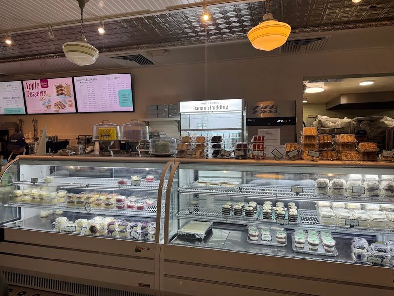 Magnolia Bakery (Multiple NYC Locations)