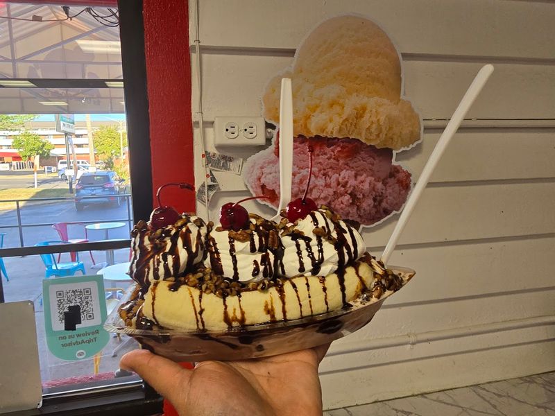 Sundaes So Big They Are Almost Impossible To Finish