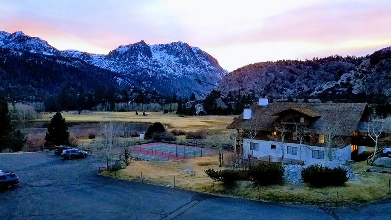 Small-Town Charm With Cozy Cafés And Lodges