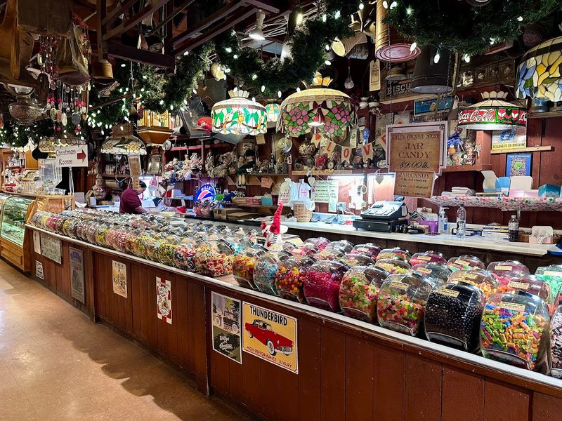 Kelly’s Country Store (Grand Island, NY)