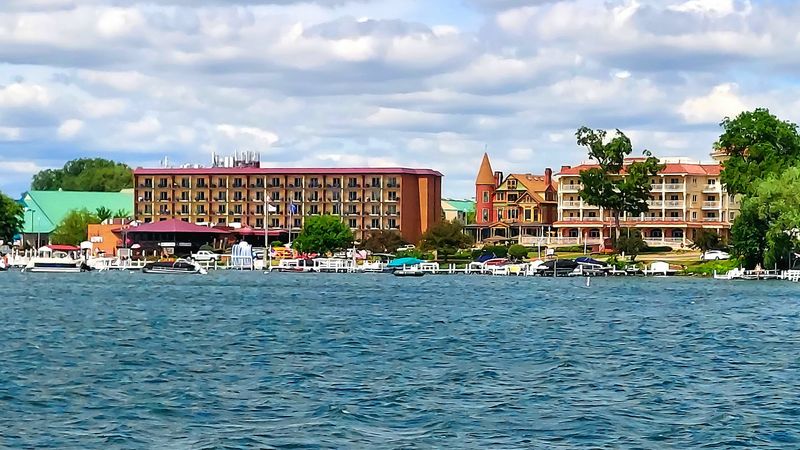 Lake Geneva (Lake Geneva)