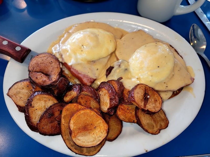 Weekend Brunch That Draws Big Crowds