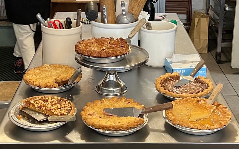 The Cozy Atmosphere That Makes Staying A Little Longer Feel Completely Justified