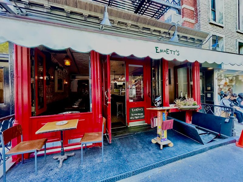 Emmett's Brings Chicago Tradition To 50 MacDougal Street