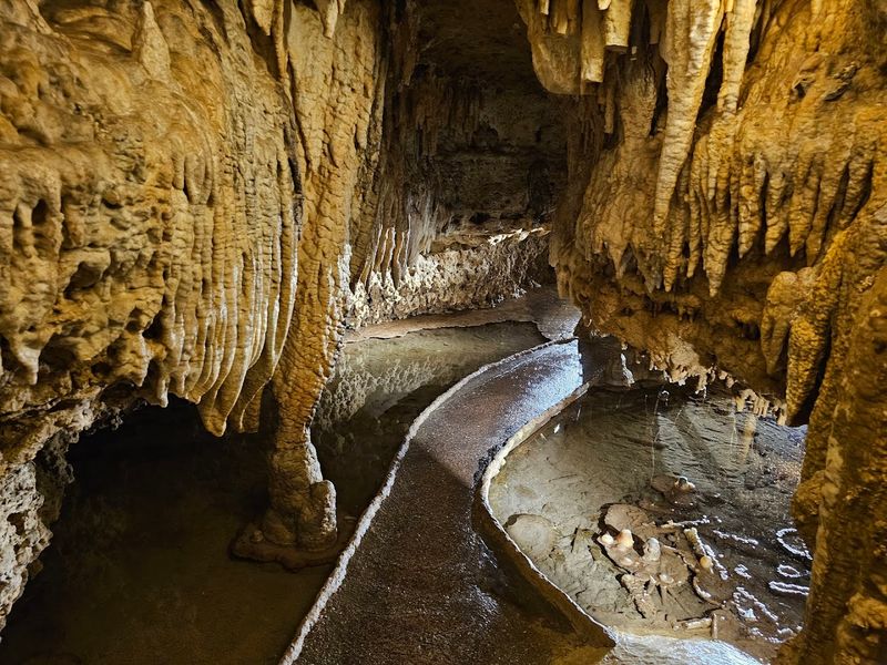 Cave Of The Mounds (Blue Mounds)