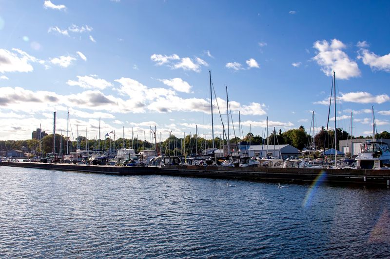 What The Waterfront Village Atmosphere Feels Like On An Ordinary Summer Day