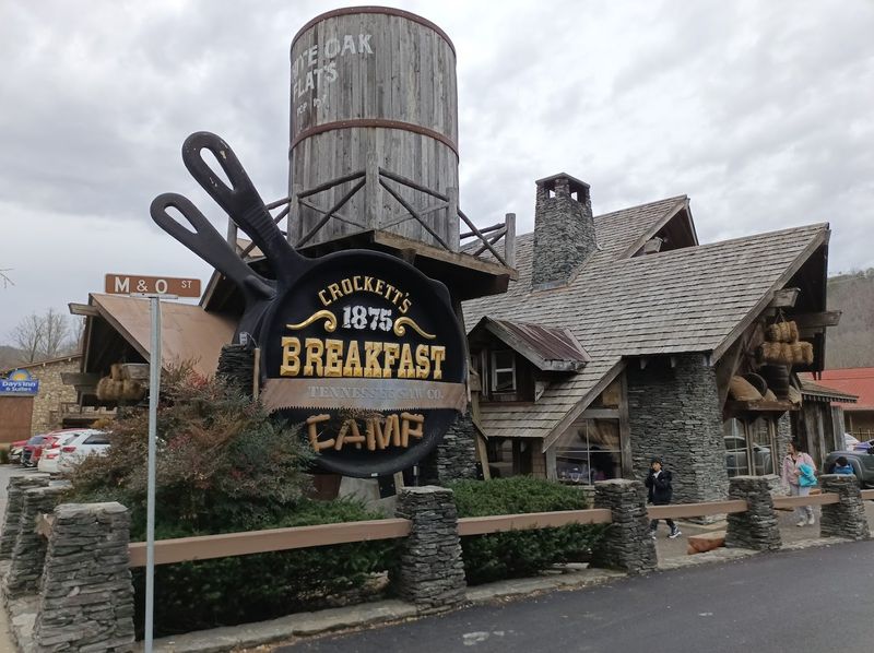 Crockett's Breakfast Camp, Gatlinburg