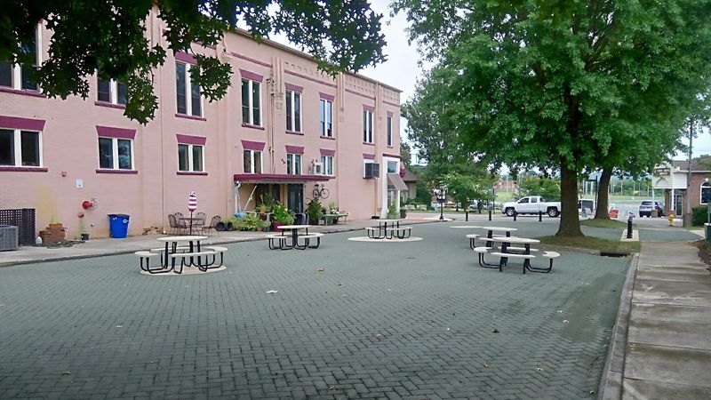 Where the Knoxville Metro Meets Small-Town Calm