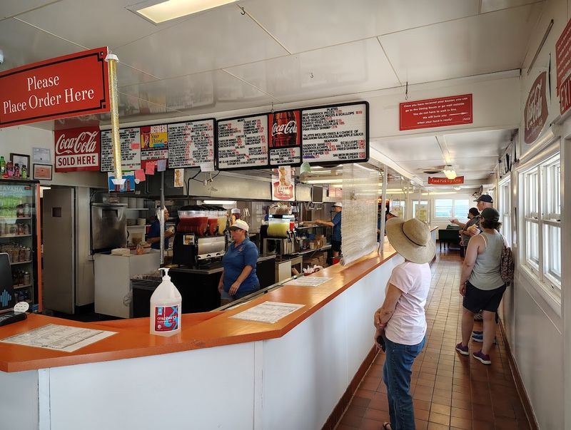 Ordering Made Easy In A Buzzing, High-Energy Kitchen