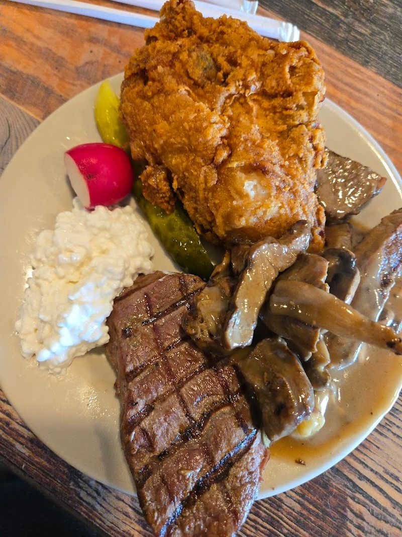 A Menu Built Around Classic Midwestern Comfort Food