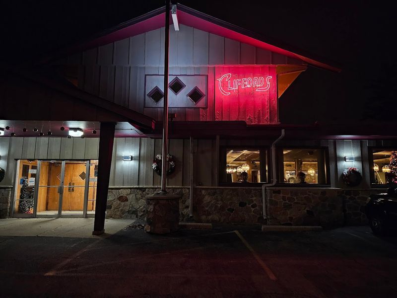 Located Just Outside Milwaukee For An Easy Yet Worthwhile Drive