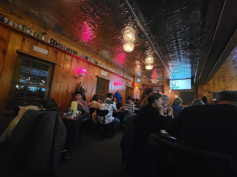 A Relaxed Dining Room Made For Long Evenings