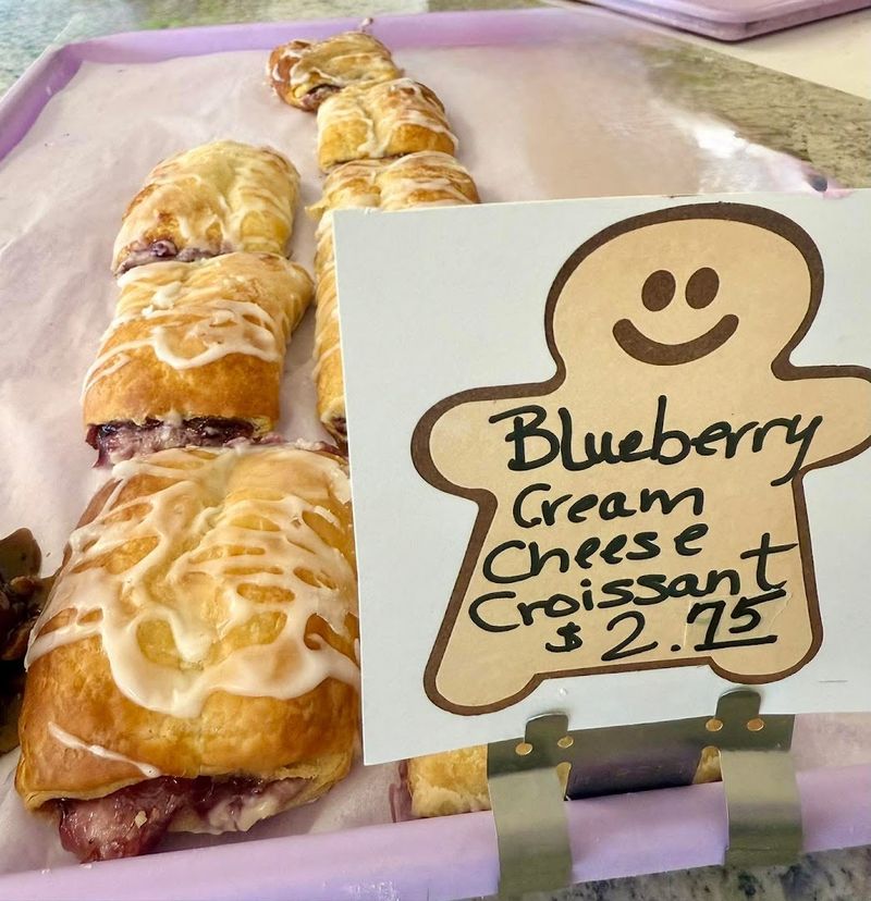 The Famous Sweet Rolls That Regulars Arrive Early To Grab