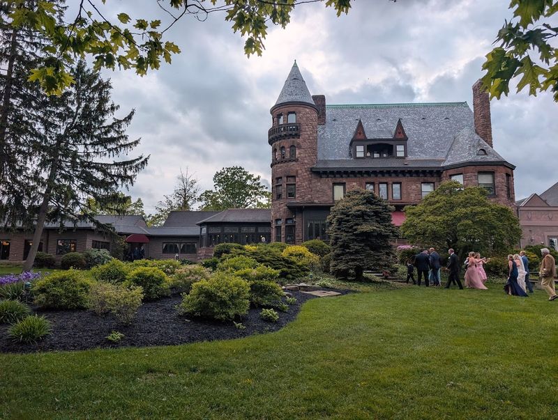 Belhurst Castle – Edgar's Restaurant, New York