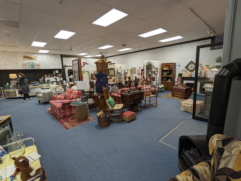 Thrift-In (Lake Geneva)