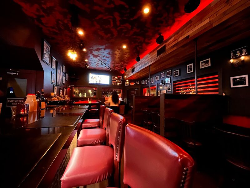 Cozy Dining Room Inspired By Old-School Italian Restaurants