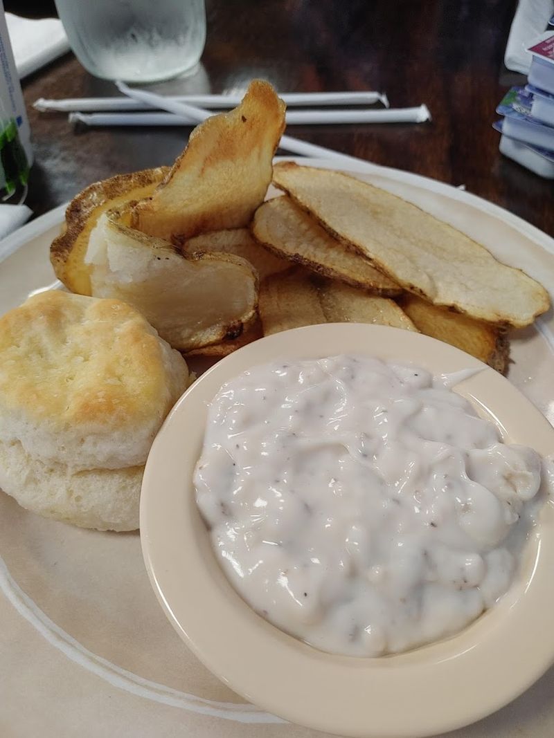 Biscuits And Gravy Done The Old-Fashioned Way
