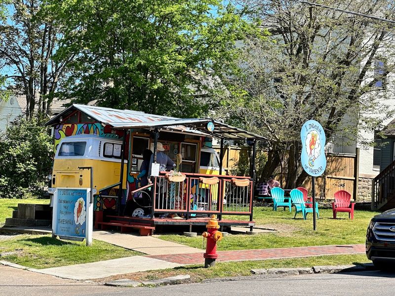 I Dream Of Weenie, Nashville