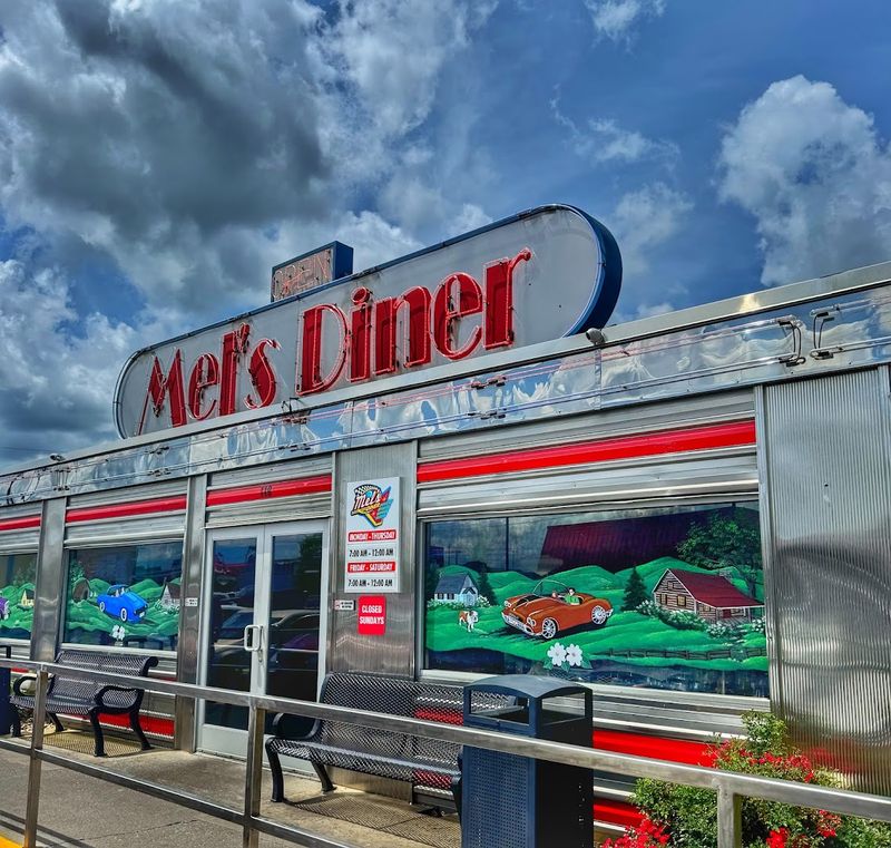 Why Mel's Has Become A Pigeon Forge Tradition For So Many Families