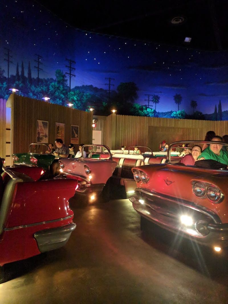 Tips For Booking And Making The Most Of Your Retro Dinner Experience