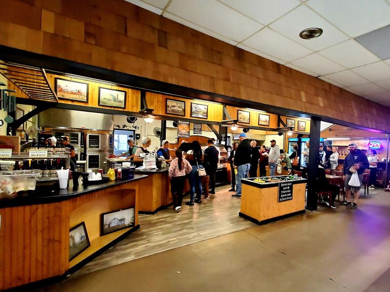 A Friday-Only Market That Draws Huge Crowds