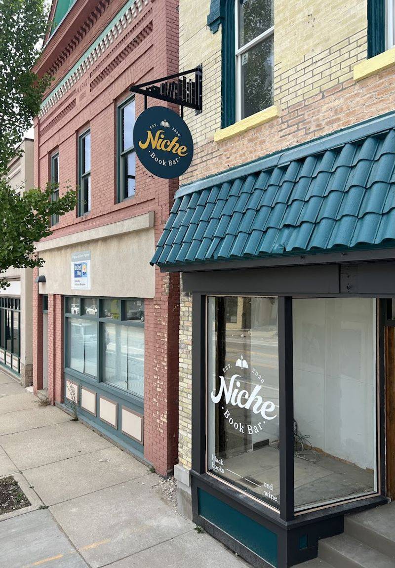 Niche Book Bar