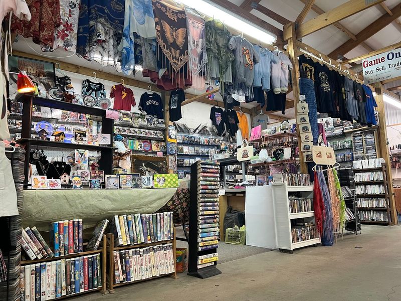 Tri-Cities Flea Market, Bluff City