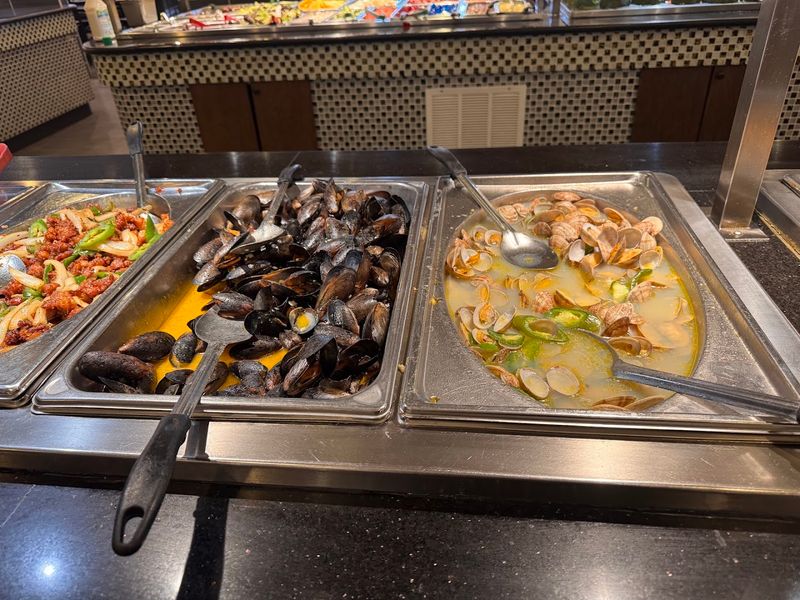 How Jumbo Keeps Its Buffet Fresh And Restocked