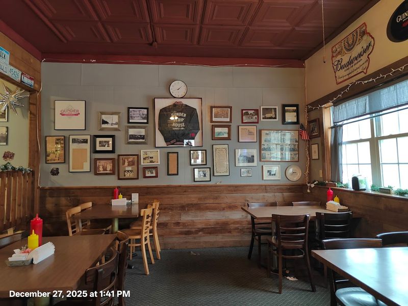 A Laid-Back, No-Frills Dining Experience