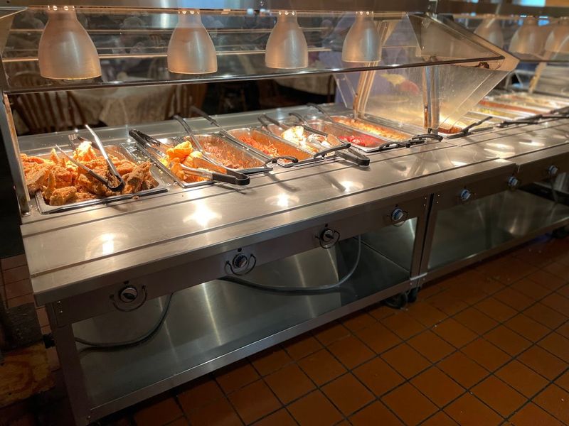 A Traditional Amish Buffet Experience That Draws Crowds Year‑Round