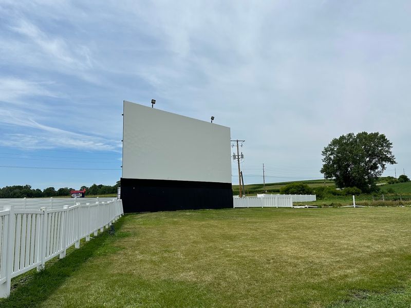 Features A Classic Single-Screen Setup