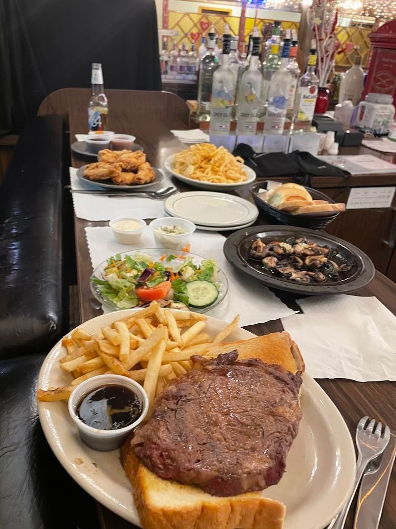 A Menu That Balances Seafood With Classic Comfort Dishes