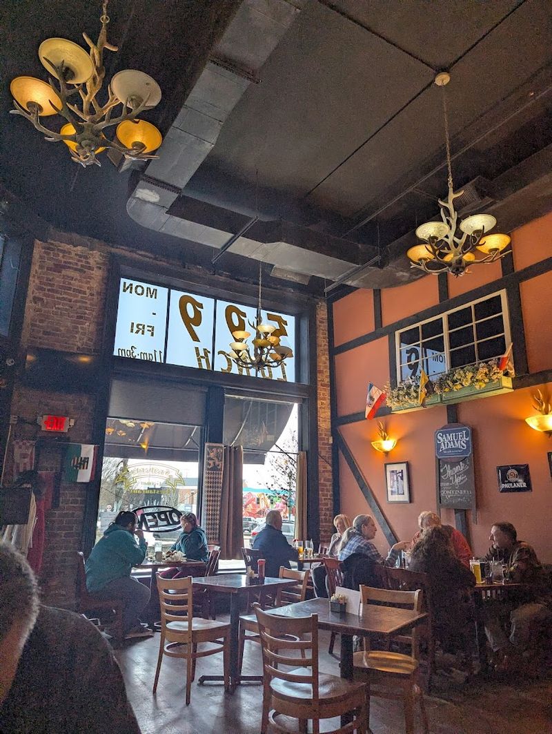 Service Style And What To Expect From The Staff