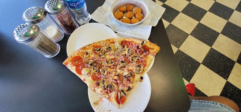 Big Slice Pizza & Wings (Palm City)