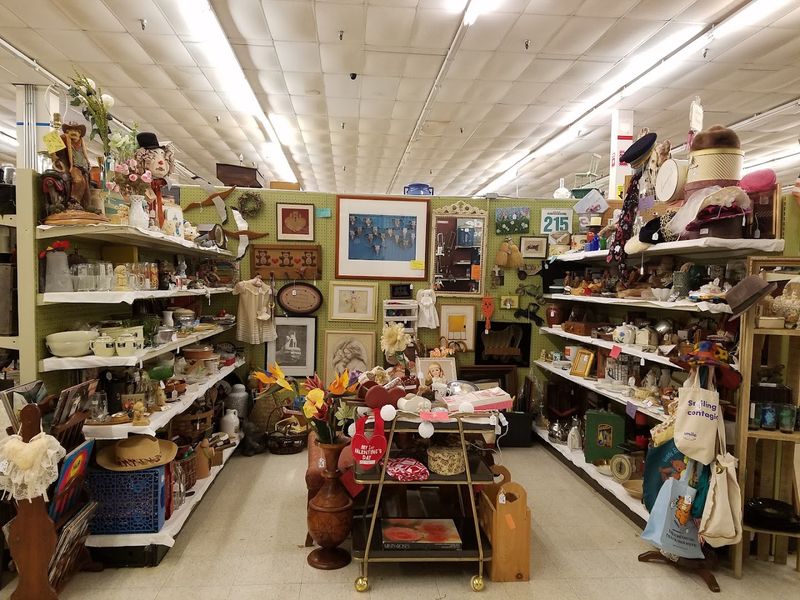 Maumee Antique Mall (Maumee)