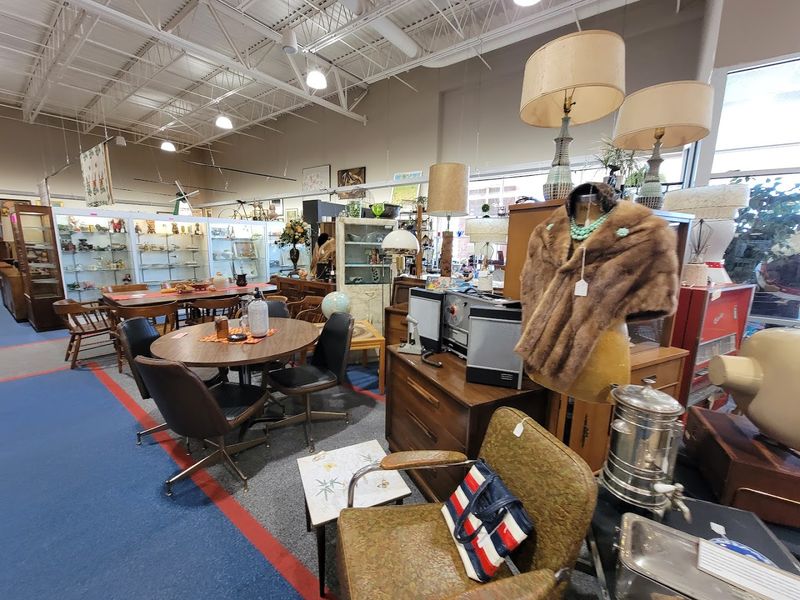 Retro Decor Around Nearly Every Corner