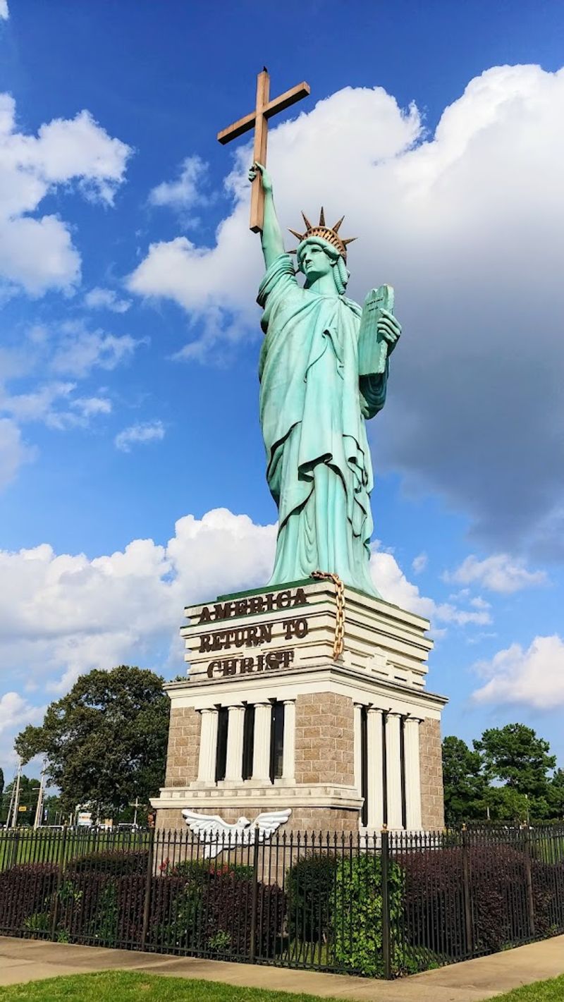 Statue Of Liberation Through Christ, Memphis