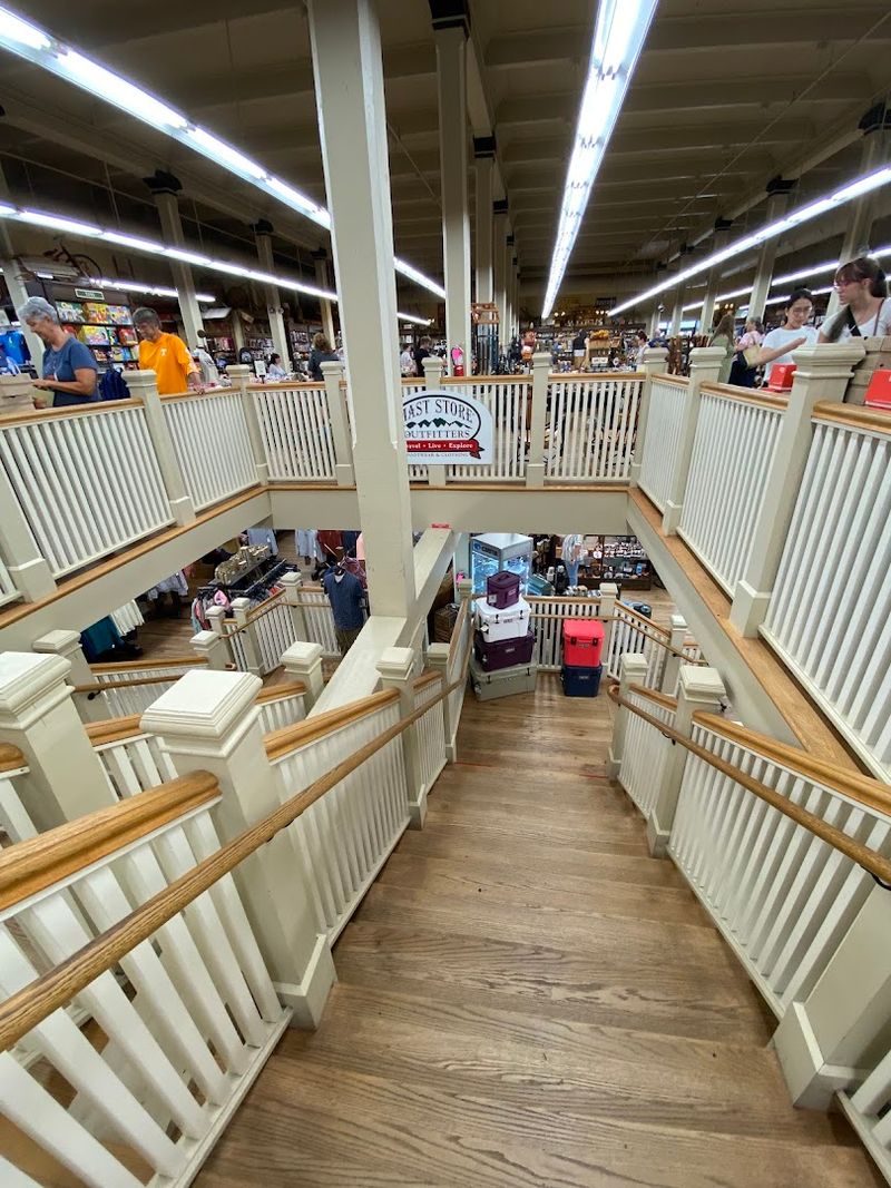 The Multi-Floor Layout Rewards Exploration