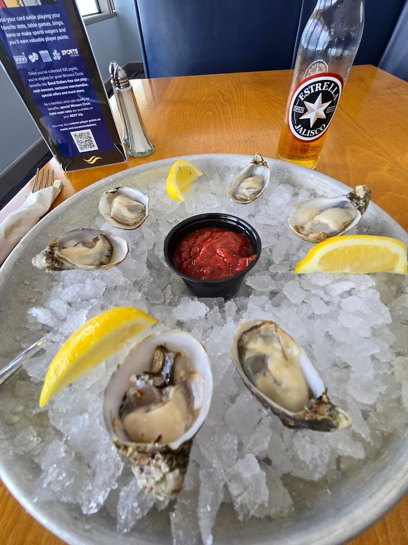 Chinook's Seafood Grill & Lounge (Lincoln City)