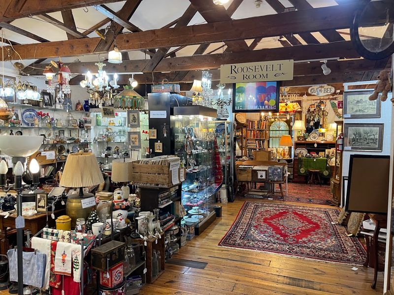 Hyde Park Antiques Center – Hyde Park