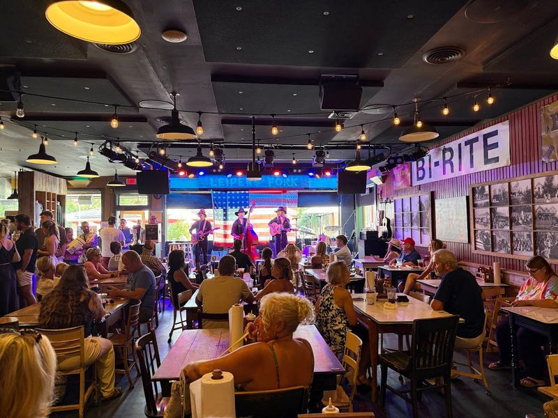 Live Music On Weekends That Starts At Noon